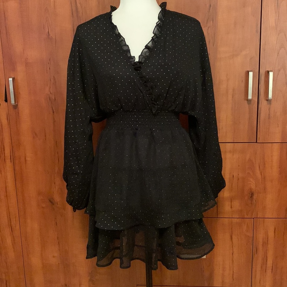 Dynamite V-Neck Ruffled Dress - Picture 4 of 9